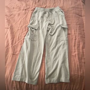 OLD NAVY BEIGE WIDE LEG CARGO SWEATPANTS